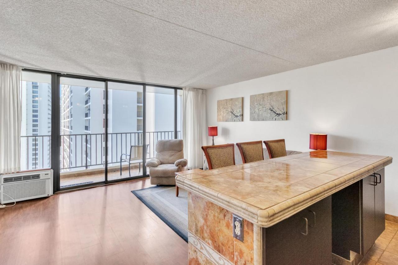 Sea View Condos At The Waikiki Banyan - Free Parking! Honolulu Ngoại thất bức ảnh
