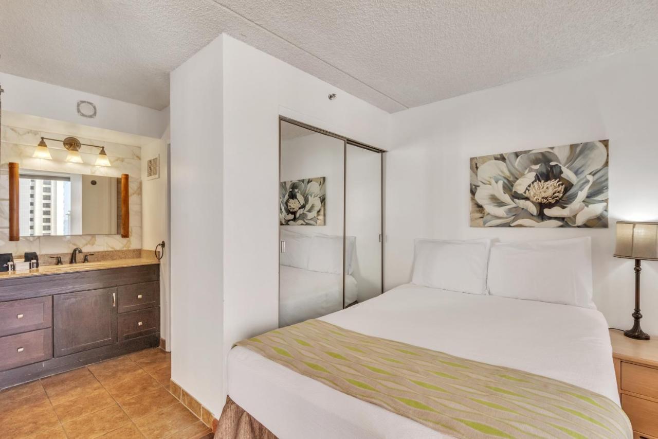 Sea View Condos At The Waikiki Banyan - Free Parking! Honolulu Ngoại thất bức ảnh